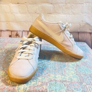 Nike Women's WMNS Court Royale Suede Gymnastics Shoes